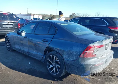 2019 Volvo S60 T6 Momentum z USA, uszkodzony, nr VIN 7JRA22TK3KG003722